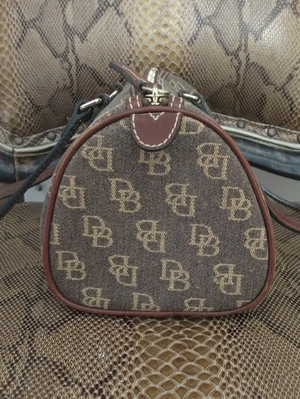 Dooney & Bourke Monogram Fabric Handbag 👜 - Picture 4 of 10